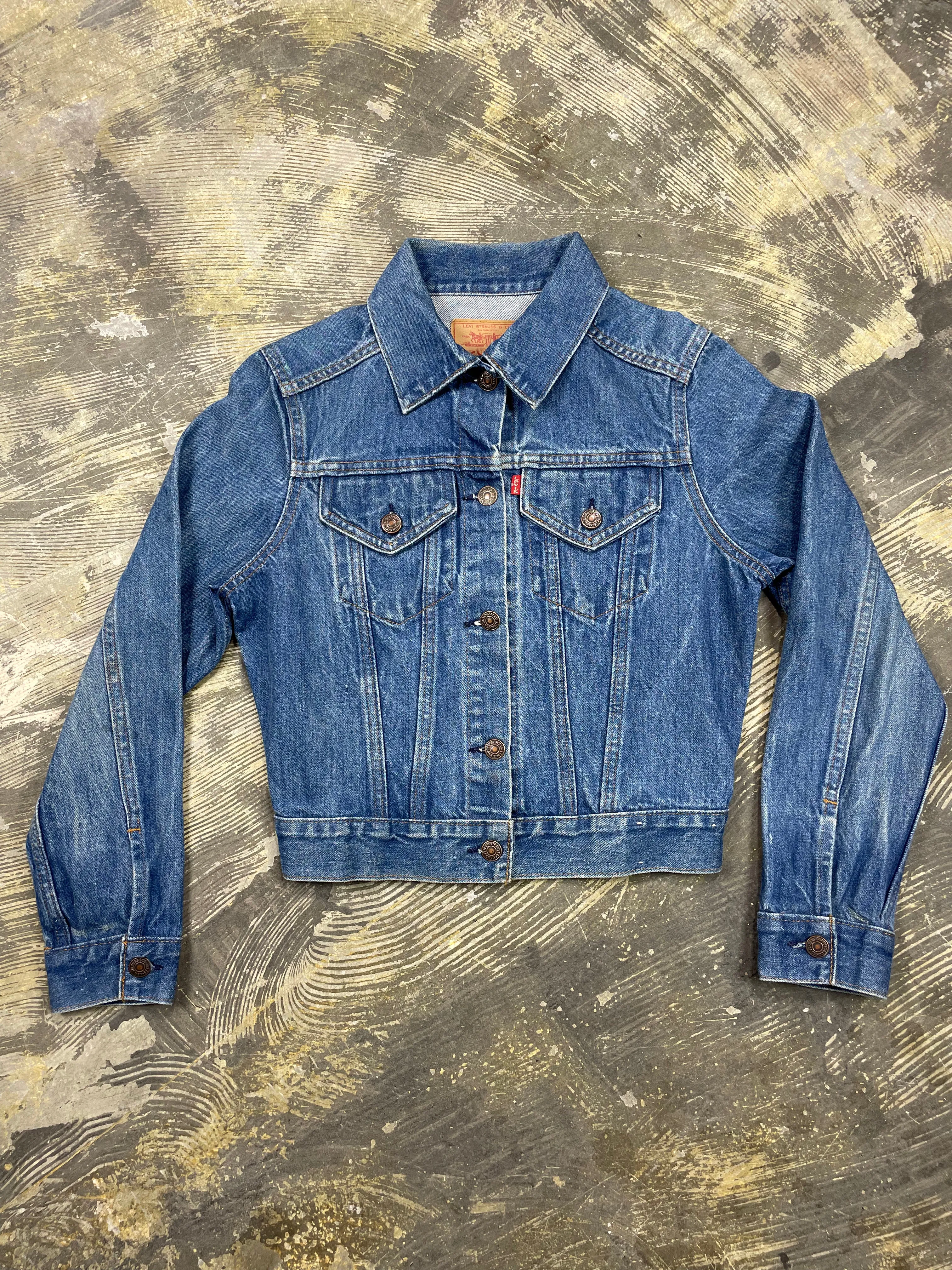 Vintage Levi 2-Pocket USA Indigo Denim Trucker Jacket (JYJ-142)